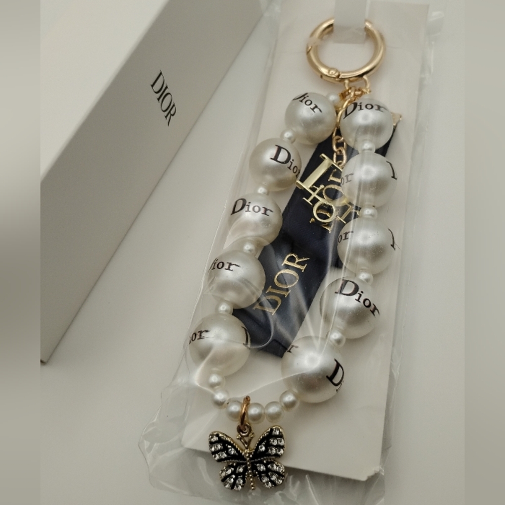 Dior Pearl and Gold Keychain with Butterfly&Dior On Pearls Charm BNIB - Picture 2 of 3